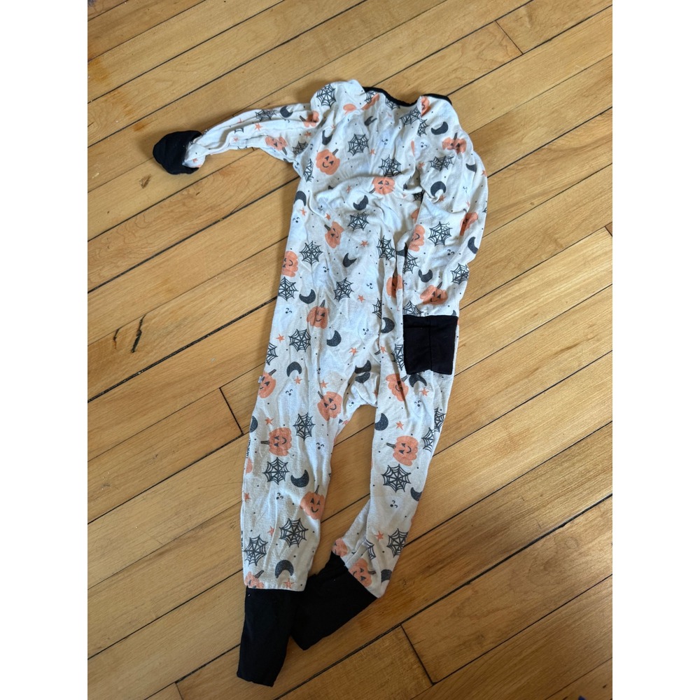 Caden‎ Lane Halloween print bamboo one piece sleeper - Picture 4 of 4